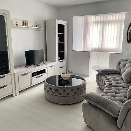 White & Elegant Luxury Apartament Apartman Craiova Kültér fotó