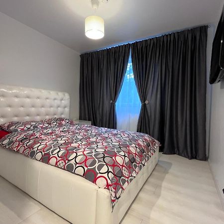 White & Elegant Luxury Apartament Apartman Craiova Kültér fotó