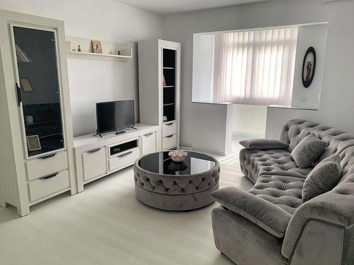 White & Elegant Luxury Apartament Apartman Craiova Kültér fotó