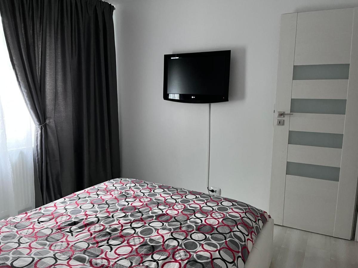 White & Elegant Luxury Apartament Apartman Craiova Kültér fotó