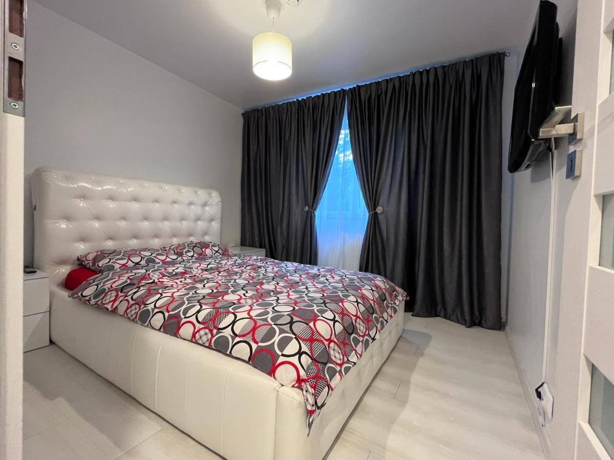 White & Elegant Luxury Apartament Apartman Craiova Kültér fotó